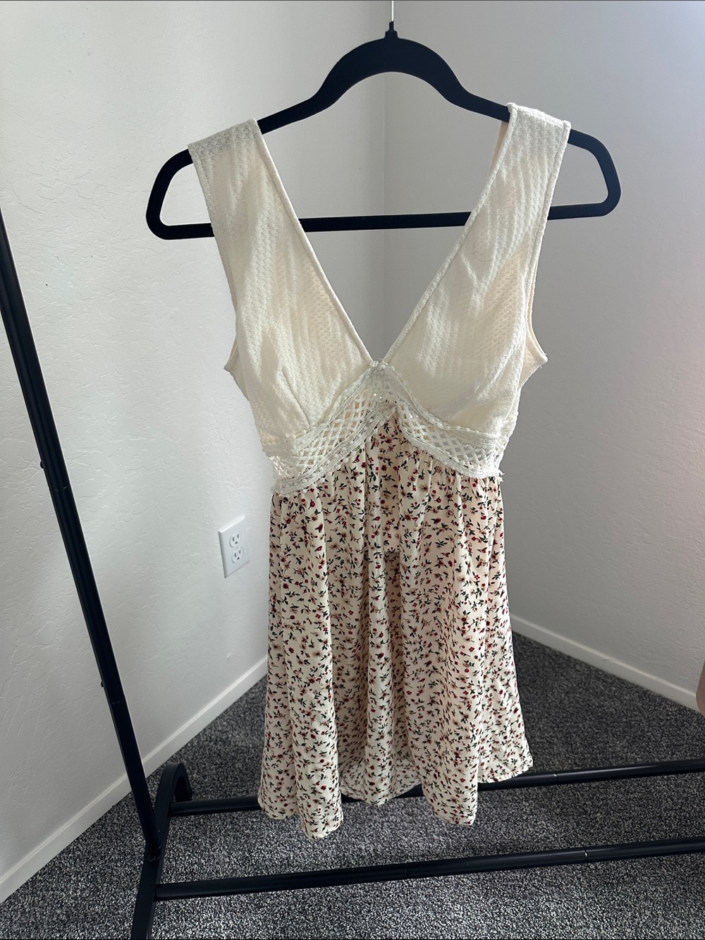 Cupshe Cream Floral Lace-Trim Chemise